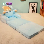 مبل تختخوابی کودک مدل خرس کلاه دار آبی مخمل